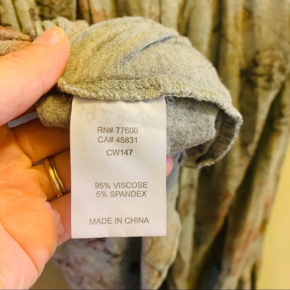 ⭐️ Chaser Gray Floral Peplum Bell Sleeve Blouse - Picture 6 of 6